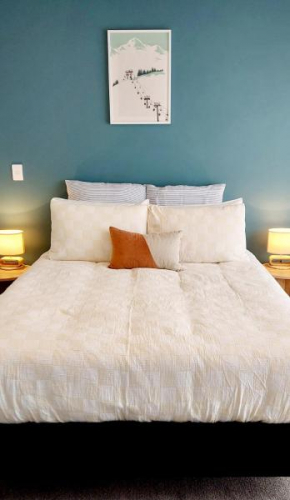 Wānaka Mountain Views Guest Room --no kitchen--, Wanaka